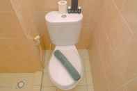 Toilet Kamar Green Bay Pluit Studio Apartment with 2 Single Beds