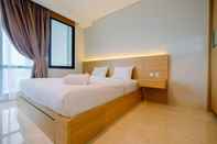 Kamar Tidur Spacious Studio Room at Capitol Suites Apartment