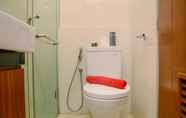 Toilet Kamar 7 Strategic Studio Apartment at Capitol Park Residence