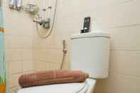 Toilet Kamar 2BR near Toll Soeta Airport at City Park Apartment