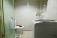 Toilet Kamar Exclusive Studio Tamansari The Hive Apartment in Strategic Location