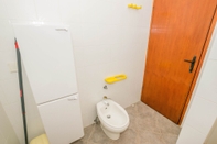 In-room Bathroom Apartments Petener - Great Location