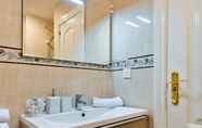 In-room Bathroom 5 Cozy & Bright Apartment in the Center of Granada. Reyes Católicos