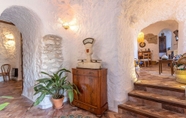 ล็อบบี้ 2 Traditional Cave House With Swimming Pool Near to City Center. Cueva del Cadí