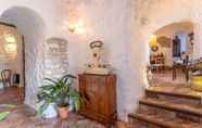 Lobby 2 Traditional Cave House With Swimming Pool Near to City Center. Cueva del Cadí
