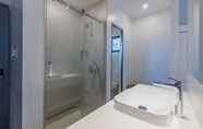 Toilet Kamar 2 Portside Apartments