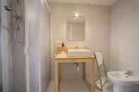 In-room Bathroom Tramura Guest House