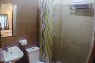 Toilet Kamar Nathaniel Hotel