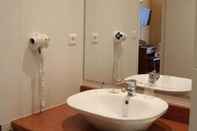 In-room Bathroom Hotel Les Trois Marchands