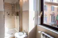 In-room Bathroom Campo Marzio