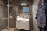 In-room Bathroom Unit 2 - Modern Smart Home Duplex With Free Parking