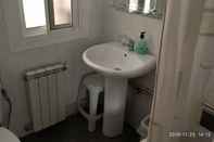 Phòng tắm bên trong Hostal Residencia Pasaje