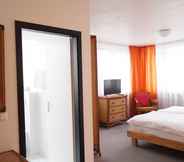 Bedroom 6 Atelierhaus Budget Hotel