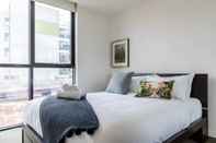 Kamar Tidur Stylish 1 Bedroom Apartment in Bustling Richmond