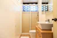In-room Bathroom Charming 1 Bedroom Apartment in Vibrant South Yarra