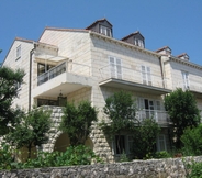 Exterior 5 Apartments And Rooms Artemida