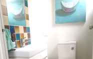 Toilet Kamar 5 Stylish Comfortable Central Artists Home