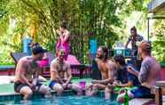 สระว่ายน้ำ 6 Mad Monkey Koh Phangan Hostel - Adults Only