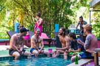 สระว่ายน้ำ Mad Monkey Koh Phangan Hostel - Adults Only