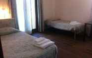 Kamar Tidur 5 Town & Country Guest House B&B