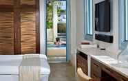 Toilet Kamar 6 Belvedere Waterfront Villa & Suites