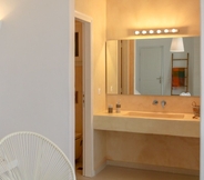 In-room Bathroom 7 Ortus White Mykonian Luxury Villa