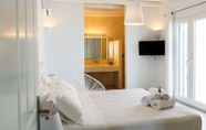 Kamar Tidur 4 Ortus White Mykonian Luxury Villa