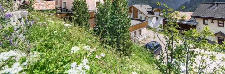 Exterior Steinbock Apartments