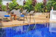 สระว่ายน้ำ Karon Beach Pool Hotel