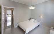 Kamar Tidur 7 Central Halandri apartment by VillaRentalsgr