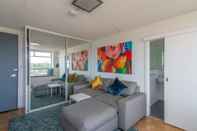 Ruang untuk Umum Bright 1 Bedroom Studio With Amazing City Views