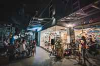 Luar Bangunan Murals Sleepbox Capsule Hostel - Adults Only