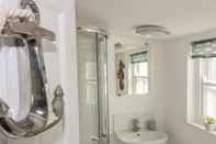 In-room Bathroom Harbour Retreat