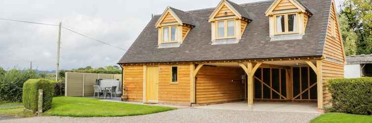 Exterior Acorn Cottage