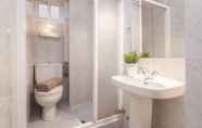 In-room Bathroom 3 Maritimo FreshApartments by Bossh Hotels