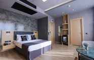 Bedroom 3 Redstone Hotel