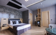 Kamar Tidur 3 Redstone Hotel