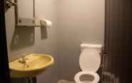 In-room Bathroom 2 Sealion Pulau Ketam Inn