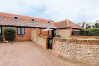 Exterior Hitchens Cottage