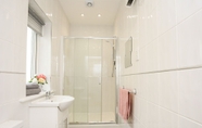 In-room Bathroom 3 Bwthyn Tyn y Coed