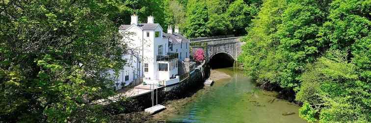 Exterior Waterside