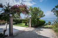 Exterior Oikia Eleanthi - Beachfront Garden Home