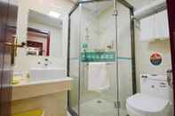 In-room Bathroom GreenTree Inn Suzhou Zhangjiagang Yangshe Old Street Stadium Express Hotel