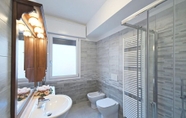 In-room Bathroom 6 Residence Serenissima by Holistay