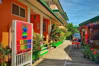 Bangunan White Beach Guest House