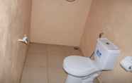 Toilet Kamar 2 Loboc Cool River Resort