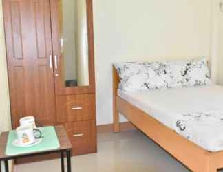 Bilik Tidur 2 Charlina Rooms for Rent