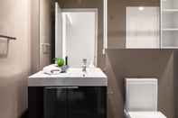 In-room Bathroom Dutton Park