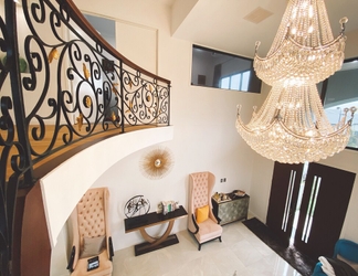 Sảnh chờ 2 Luxury House Collection Four Beds