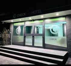 Bangunan 4 Checkinn Hotel